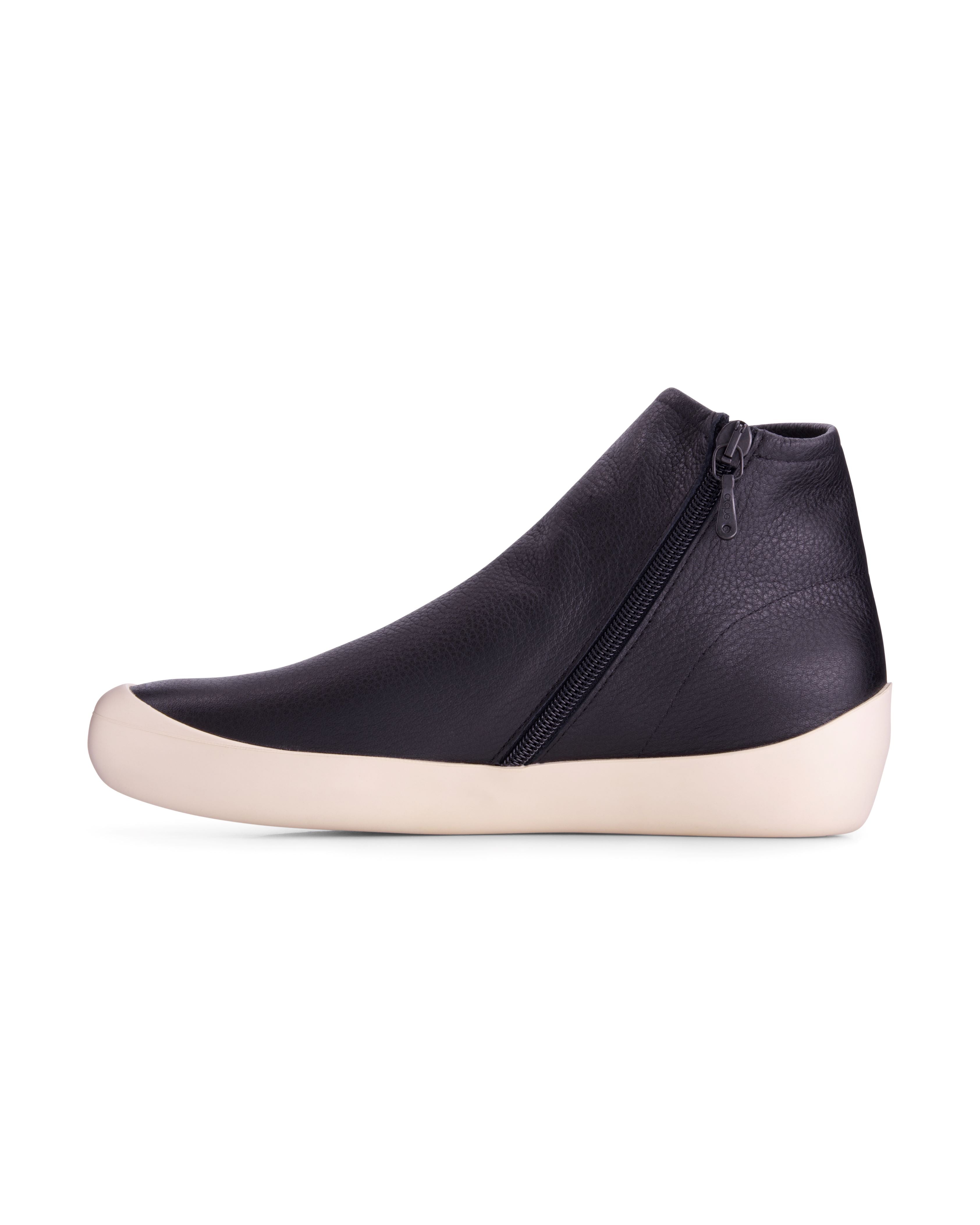 Arche / Hilkho - Black