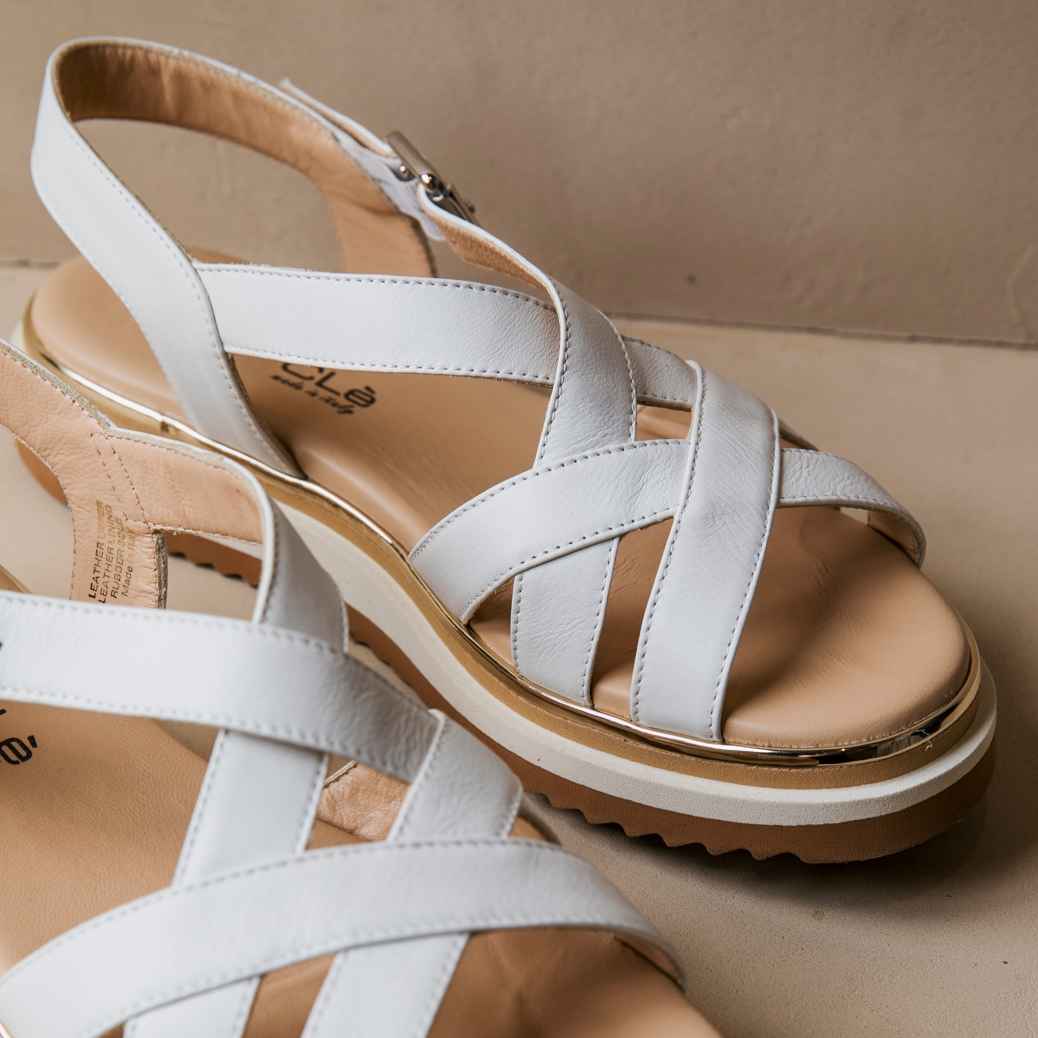 MOT-CLè / 1420 – White