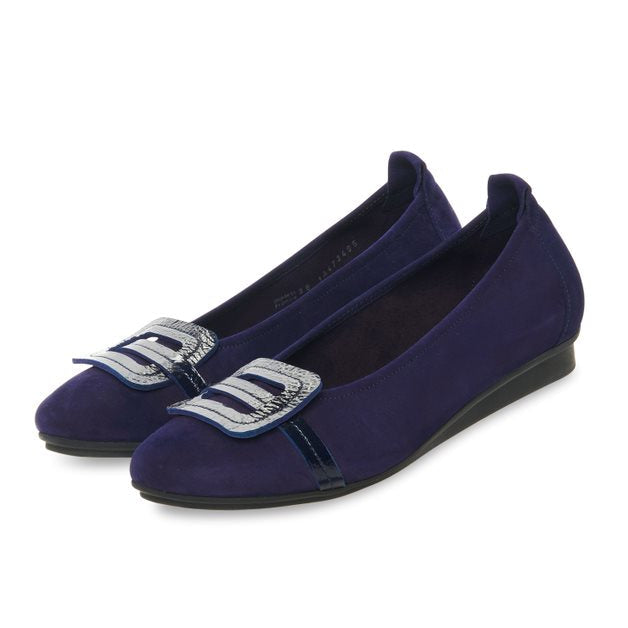 A pair of navy-colored ARCHE / NIMMEY ballet flats with a decorative trim on the front and a metallic buckle detail.