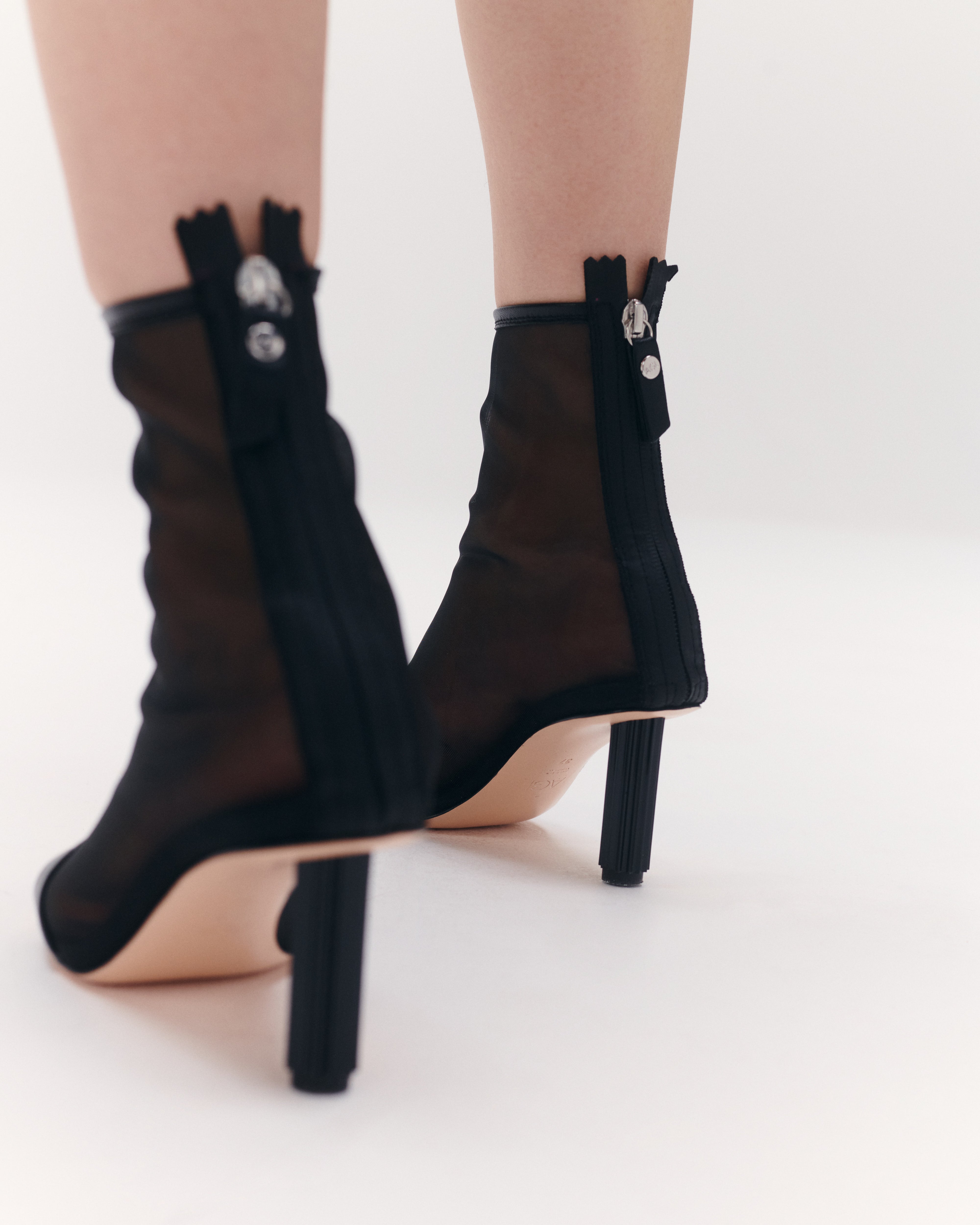 AGL / Dorica - Black