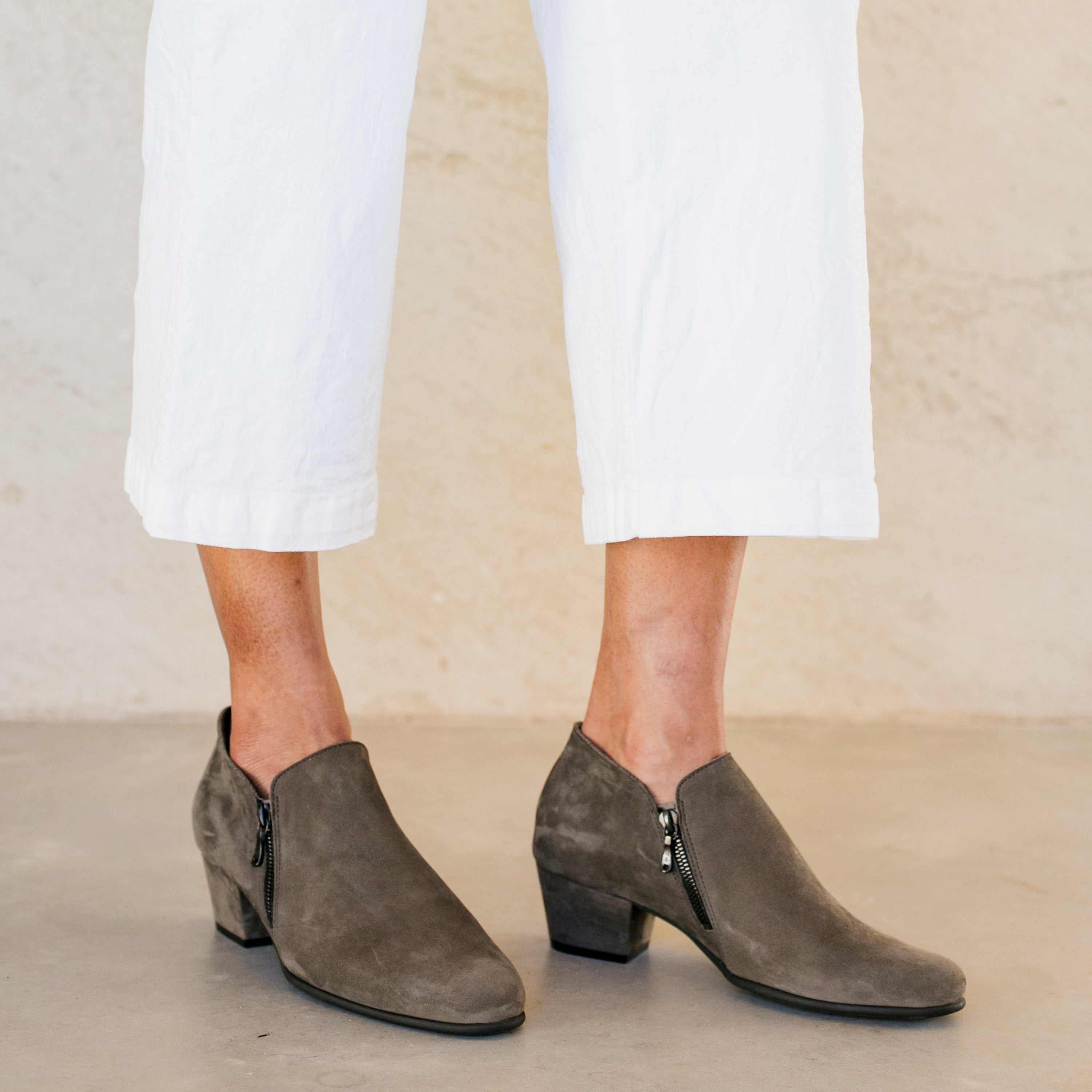 Arche Mallye / Castor ( Last pair is a size 39 )