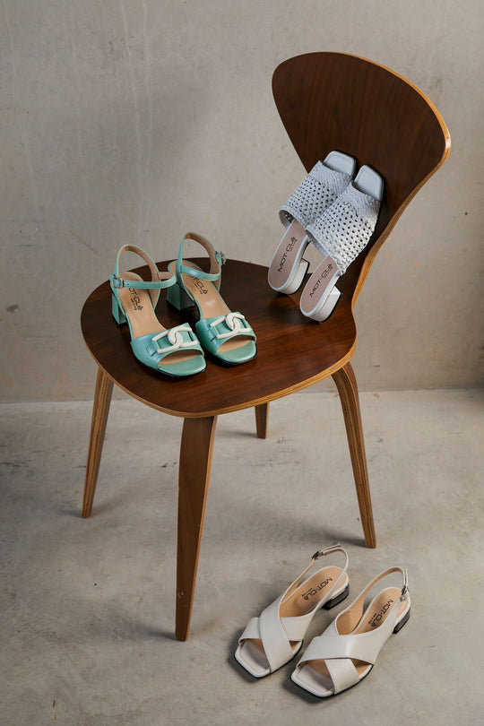 Sioux Page 2 Dianas of Noosa