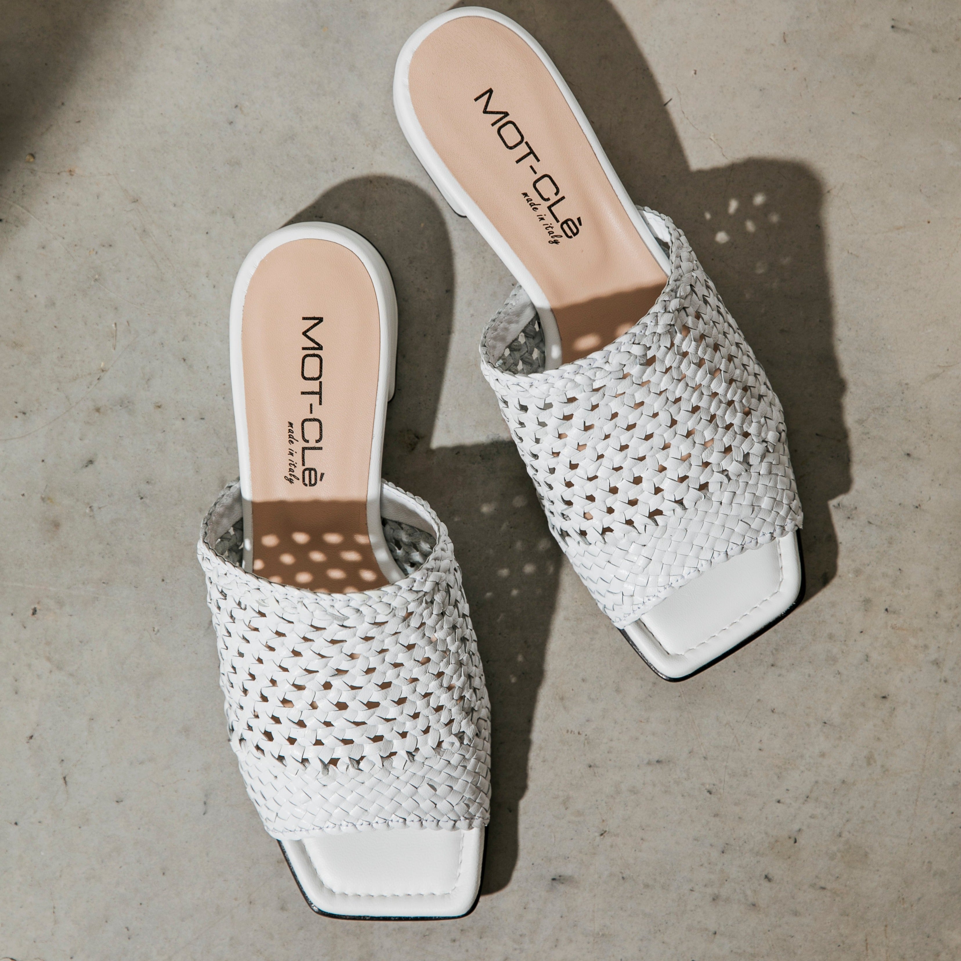 MOT-CLè / 2274 - White